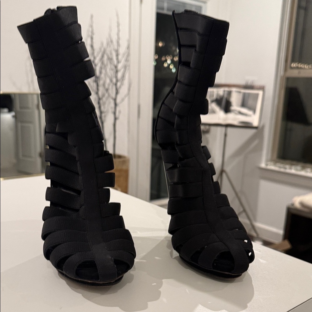 Black Gucci Isadora Gladiator - Picture 3 of 11
